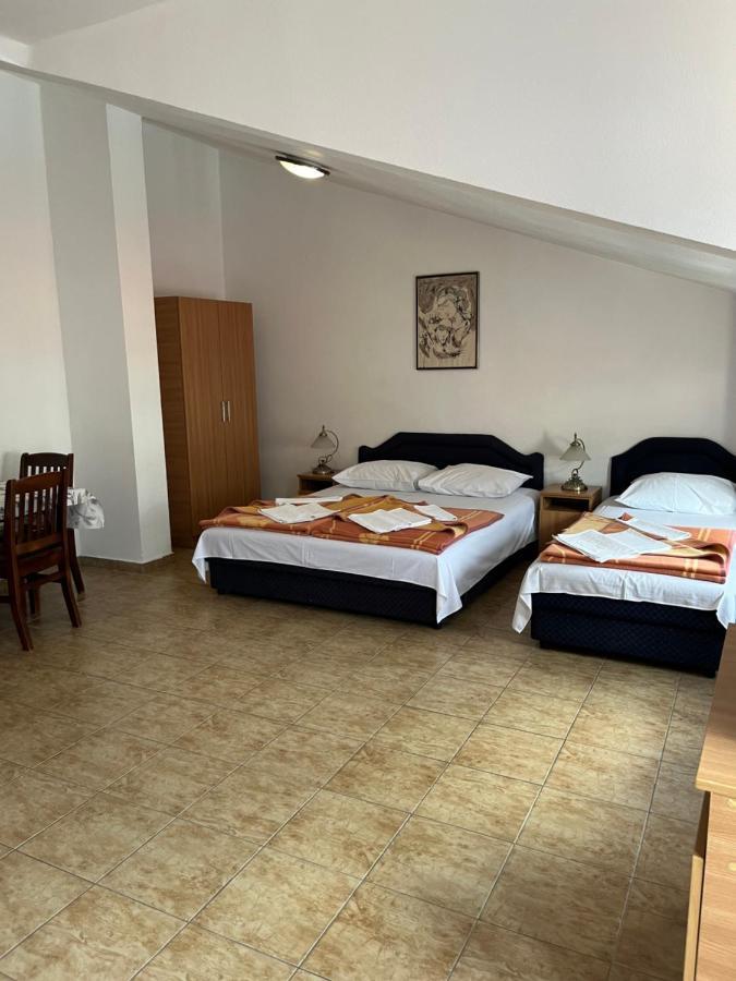 Apartmani Goran I Jelena Zec Будва Экстерьер фото